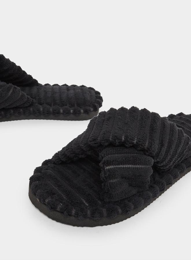 ستايلي شبشب غرفة نوم بتصميم متقاطع - Image 3